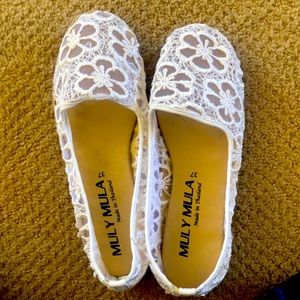 White lace flat